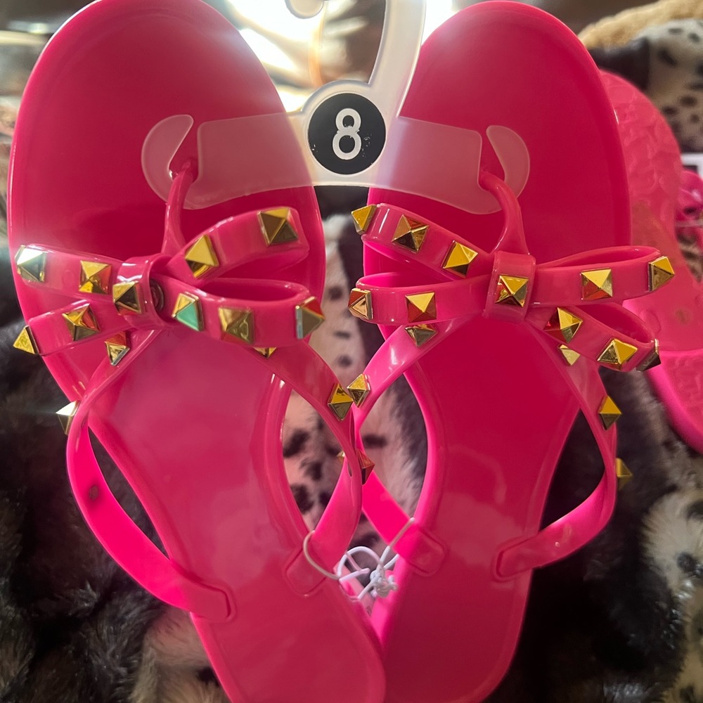 🆕 “ROCK-STUD V-TINO VIBES” Jelly “FLIP FLOPS” 💖 NEW w/ Tags💝size 8